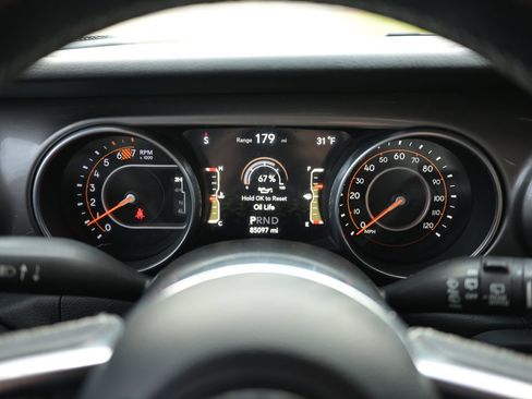 Used 2018 Jeep Wrangler Unlimited Sahara AWD/4WD image 29