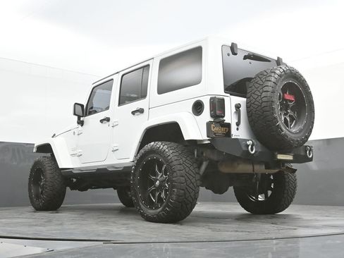 Used 2015 Jeep Wrangler Unlimited Sahara w/ Connectivity Group AWD/4WD image 37