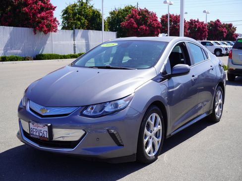 Used 2018 Chevrolet Volt Premier w/ Driver Confidence Package FWD image 5