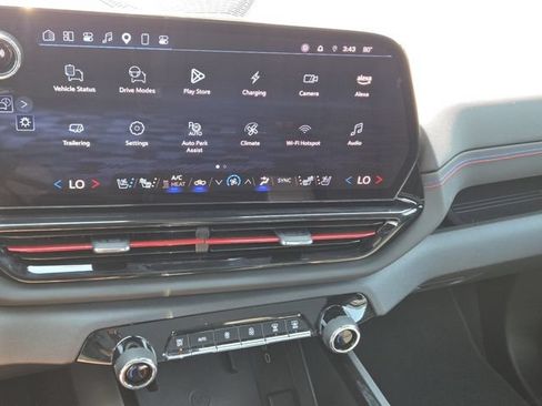 Used 2025 Chevrolet Silverado EV RST AWD/4WD image 32