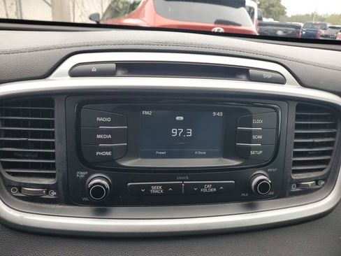 Used 2017 Kia Sorento LX image 21