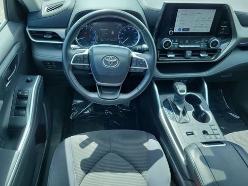 Used 2024 Toyota Highlander LE image 10