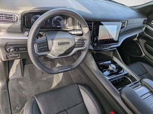 Used 2024 Jeep Wagoneer L Series II image 10