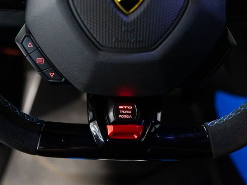 Used 2022 Lamborghini Huracan STO RWD image 73