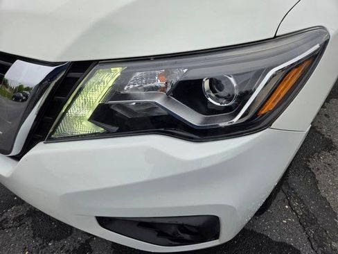 Used 2018 Nissan Pathfinder SV AWD/4WD image 23