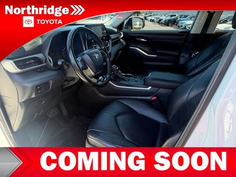 Used 2020 Toyota Highlander XLE FWD image 5