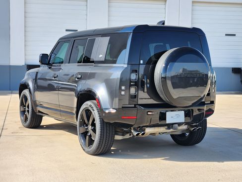 Certified 2023 Land Rover Defender 110 V8 AWD/4WD image 4