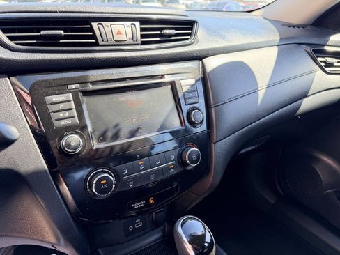 Used 2018 Nissan Rogue S AWD/4WD image 11
