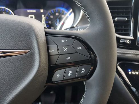 New 2026 Chrysler Pacifica Select image 25