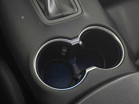 Used 2023 Toyota Venza XLE image 28