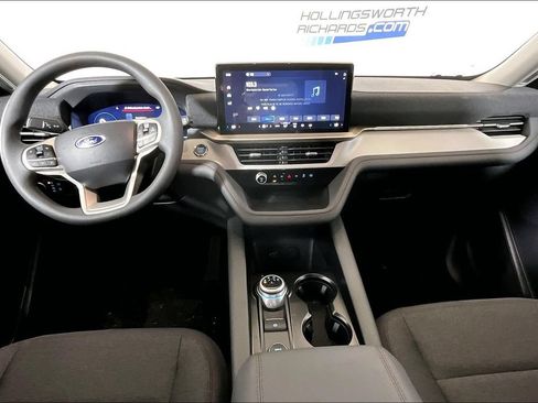 New 2026 Ford Explorer Active RWD image 5