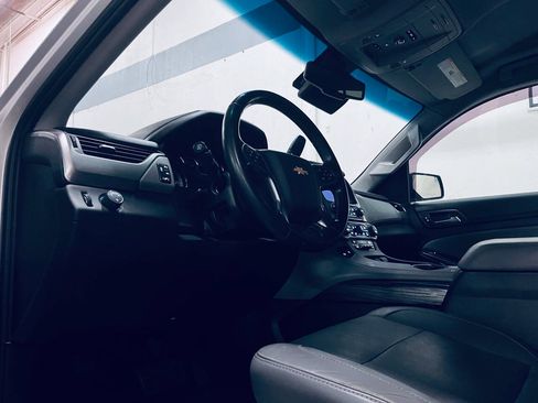 Used 2018 Chevrolet Suburban LT RWD image 14