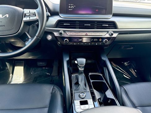 Used 2022 Kia Telluride LX FWD image 18