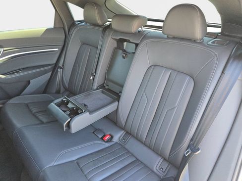 Used 2023 Audi e-tron Premium Plus w/ Premium Plus Package AWD/4WD image 17