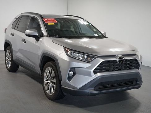 Used 2021 Toyota RAV4 XLE Premium FWD image 3