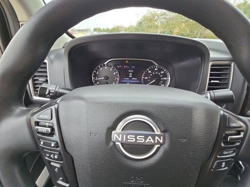 Used 2022 Nissan Frontier SV w/ Technology Package image 12