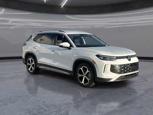 New 2026 Volkswagen Tiguan SE FWD image 2