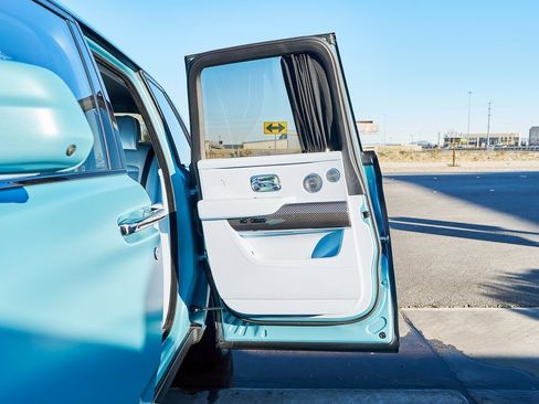 Used 2022 Rolls-Royce Cullinan Black Badge w/ Dark Exterior Package image 22