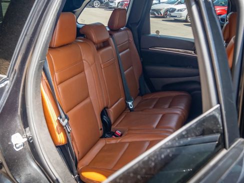 Used 2013 Jeep Grand Cherokee SRT8 w/ Luxury Group II AWD/4WD image 16