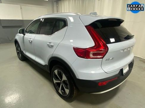 Certified 2025 Volvo XC40 B5 Core image 2