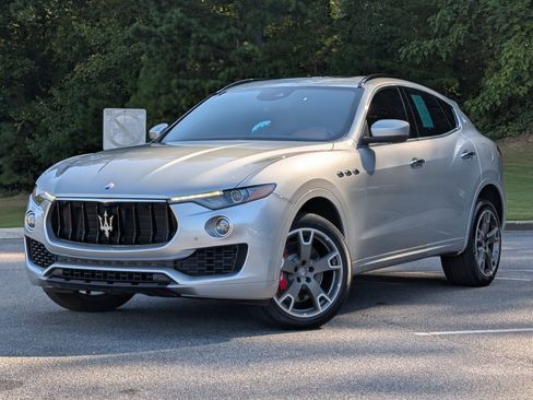 Used 2017 Maserati Levante S AWD/4WD image 4