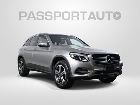 Used 2019 Mercedes-Benz GLC 300 4MATIC image 3
