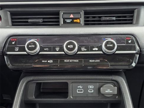 Used 2025 Honda Pilot Touring image 16