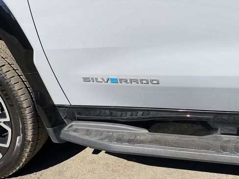 Used 2025 Chevrolet Silverado EV RST AWD/4WD image 10