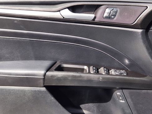 Used 2017 Ford Fusion Energi Titanium FWD image 19