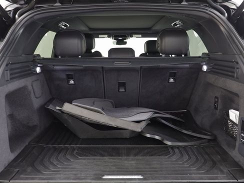 Used 2025 Land Rover Range Rover Sport SE image 15