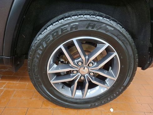 Used 2018 Jeep Grand Cherokee Limited image 6