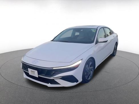 Used 2025 Hyundai Elantra Limited image 7