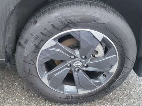 Certified 2025 Nissan Rogue SV image 6