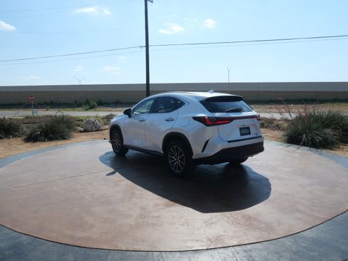 Used 2024 Lexus NX 350 AWD w/ Luxury Package image 4