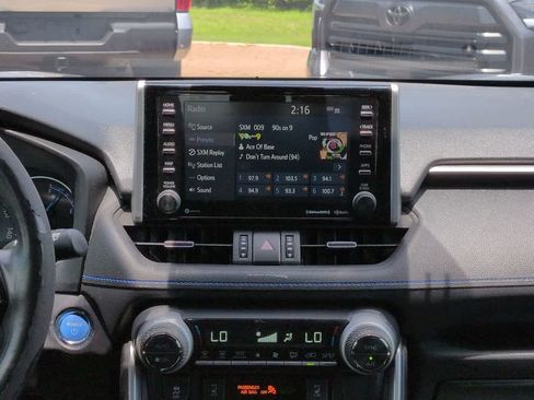 Used 2020 Toyota RAV4 XSE w/ XSE Grade Weather Package AWD/4WD image 17