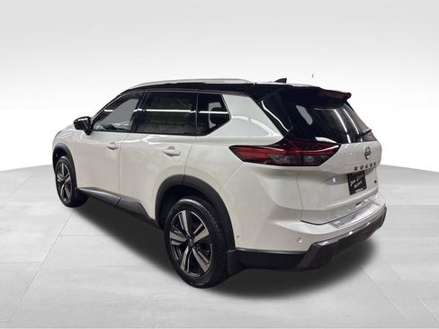 Certified 2025 Nissan Rogue SL FWD image 3