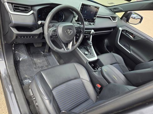 Used 2022 Toyota RAV4 XSE AWD/4WD image 17