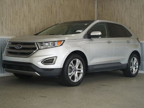 Used 2018 Ford Edge Titanium w/ Equipment Group 301A FWD image 4