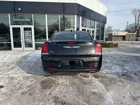 Used 2018 Chrysler 300 S w/ 300S Premium Group image 6