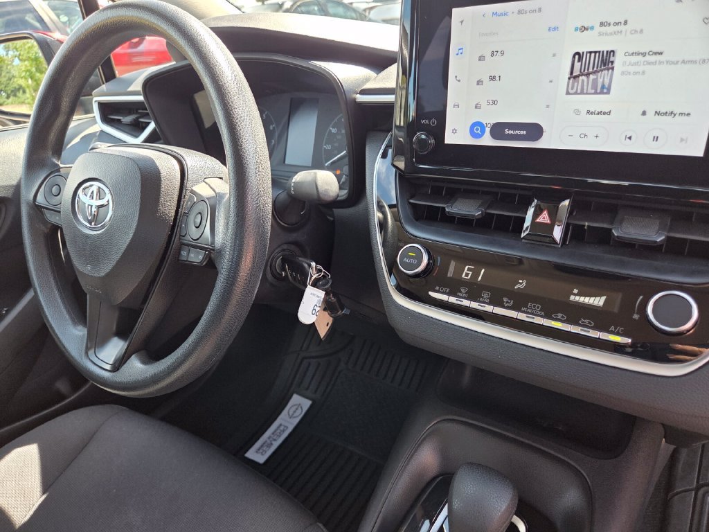 Used 2025 Toyota Corolla LE FWD image 30