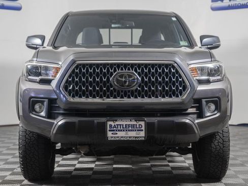 Used 2019 Toyota Tacoma TRD Off-Road image 2