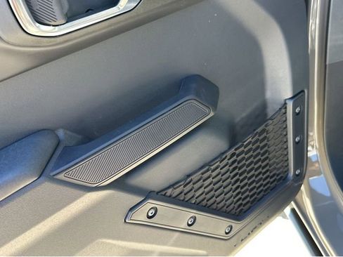 New 2025 Ford Bronco Badlands image 39