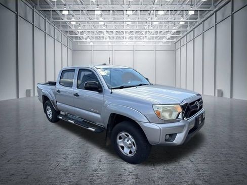 Used 2015 Toyota Tacoma PreRunner w/ SR5 Package RWD image 3