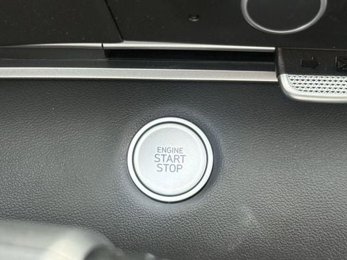 Used 2025 Hyundai Elantra Blue image 22