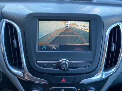 Used 2018 Chevrolet Equinox LS FWD image 19