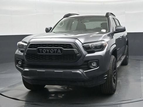 Used 2018 Toyota Tacoma SR w/ SR Convenience Package RWD image 26
