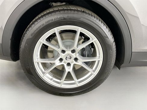 Certified 2026 Porsche Cayenne AWD/4WD image 13