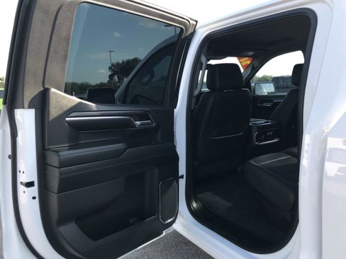 Used 2024 GMC Sierra 1500 SLT image 14