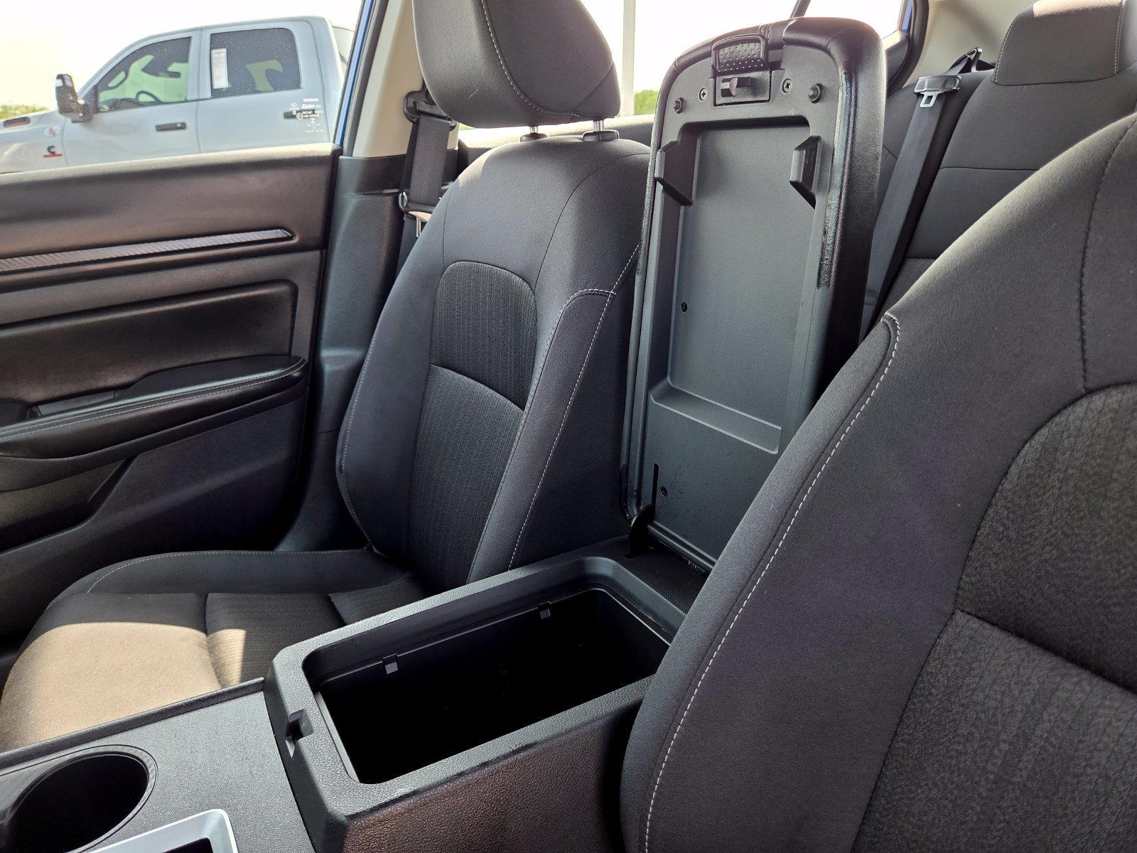 Used 2025 Nissan Altima 2.5 SV FWD image 30
