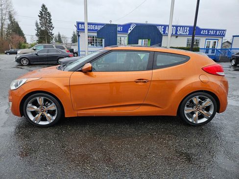 Used 2012 Hyundai Veloster w/ Style Pkg FWD image 2